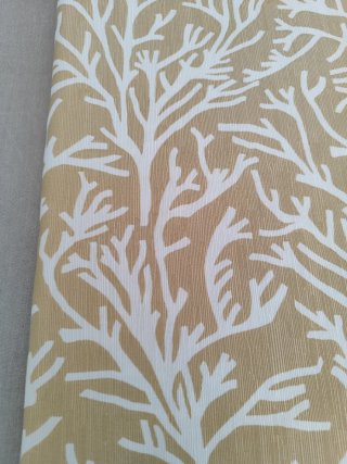 Tela tapicería diseño coral beige y blanco