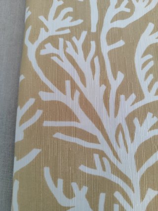 Tela tapicería diseño coral beige y blanco