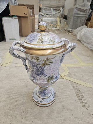 Vaso porcellana con coperchio decorato