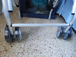 Andador nuevo con asiento