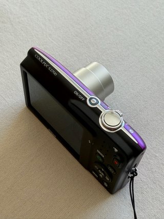 Nikon Coolpix S2700 Cámara Digital Morada