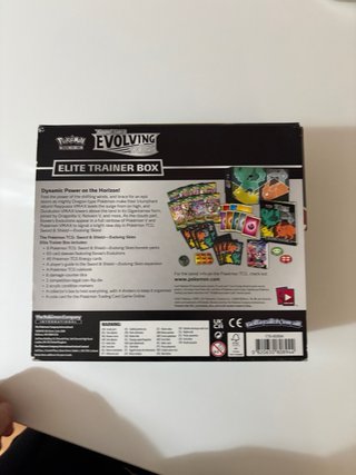 Elite Trainer Box Pokémon Evolving Skies