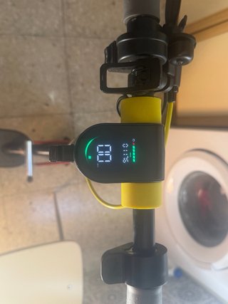 Patinete eléctrico con pantalla LED