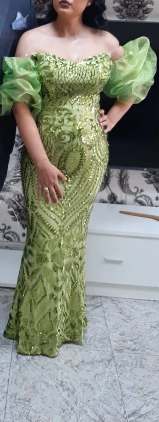 Vestido de fiesta verde con lentejuelas