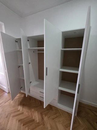 Armario Blanco de Tres Y Cuatro Puertas