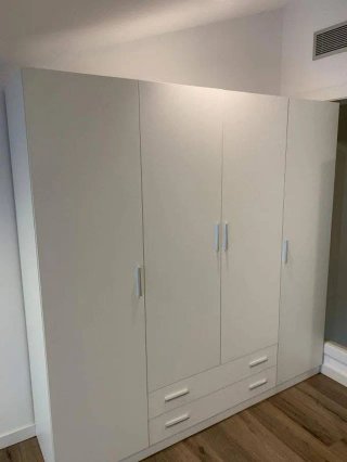 Armario Blanco de Tres Y Cuatro Puertas