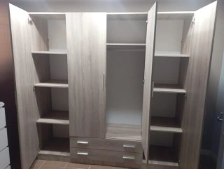 Armario Blanco de Tres Y Cuatro Puertas