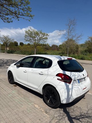 Peugeot 208 2016