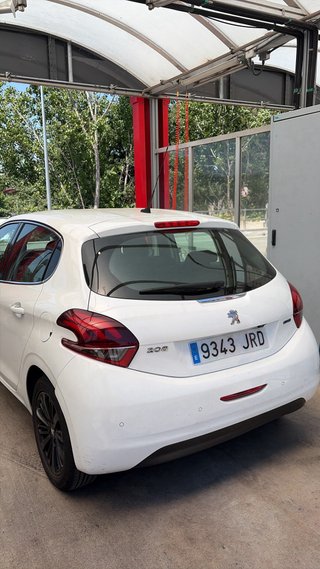 Peugeot 208 2016