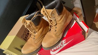 Zapatillas casuales grises y marrones