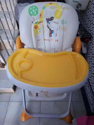 Trona de bebé Pod con diseño de jirafas