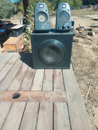 Altavoces Logitech con Subwoofer