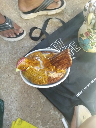 Huevera de Cerámica con Diseño de Gallina