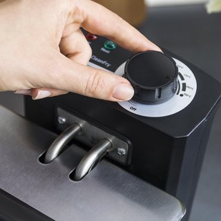 Cecotec Freidora Eléctrica con Aceite Cleanfry 1.5