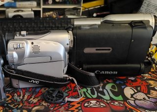 Lotto 2 Videocamere JVC, Canon da testare