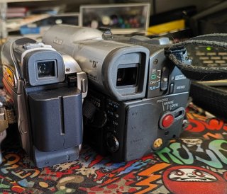 Lotto 2 Videocamere JVC, Canon da testare