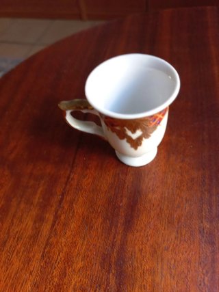 Taza y plato de porcelana mini