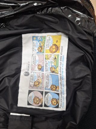 Abrigo Negro GEORGE V con Capucha y Logo