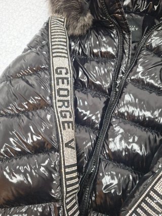 Abrigo Negro GEORGE V con Capucha y Logo