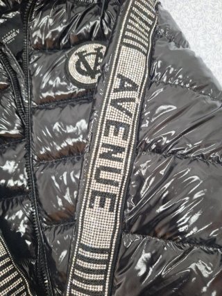 Abrigo Negro GEORGE V con Capucha y Logo