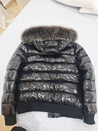 Abrigo Negro GEORGE V con Capucha y Logo