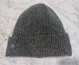 Gorro de invierno gris