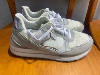 Zapatillas Deportivas Xti Blancas y Plateadas