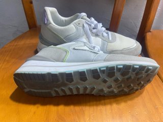 Zapatillas Deportivas Xti Blancas y Plateadas