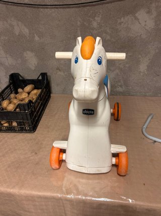 Cavallo a dondolo Chicco per bambini