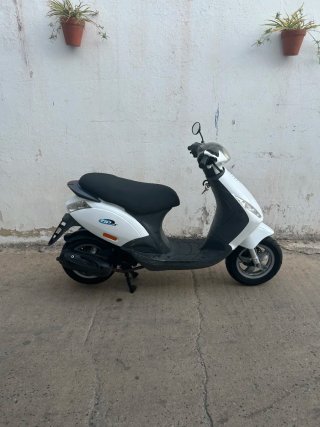 Piaggio Zip 4t Scooter