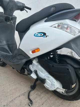 Piaggio Zip 4t Scooter