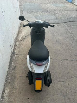 Piaggio Zip 4t Scooter