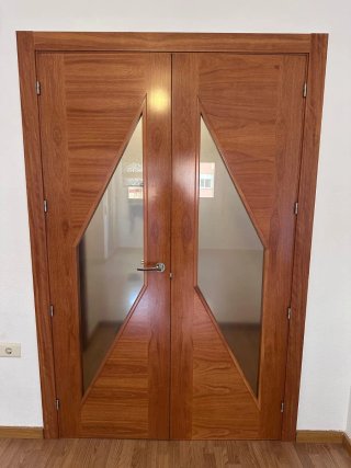 Puertas Dobles de Madera con Cristal