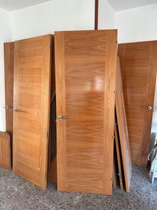 Puertas Dobles de Madera con Cristal