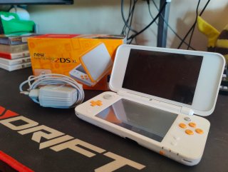 Nintendo New 2DS XL Blanco y Naranja