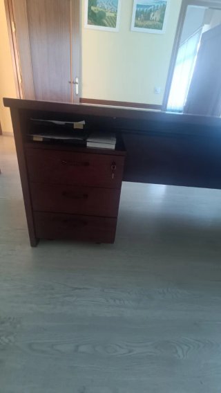 Muebles de despacho: Sillas, escritorio,archivador