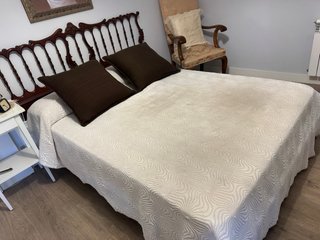 Estructura de Cama con Cabecero de Madera