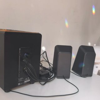 Altavoz Logitech con control de bass