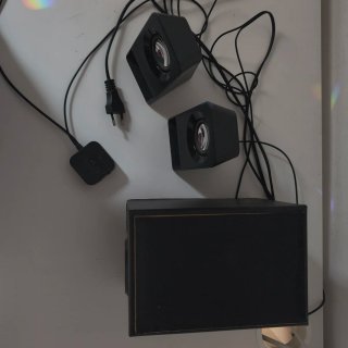 Altavoz Logitech con control de bass