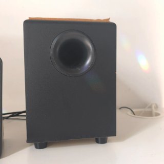 Altavoz Logitech con control de bass