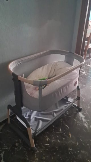 Minicuna de bebé gris