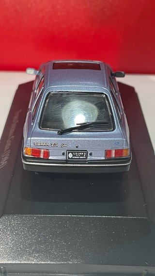 Ford Sierra (1ª Generacion) Ghia - Ixo 1/43