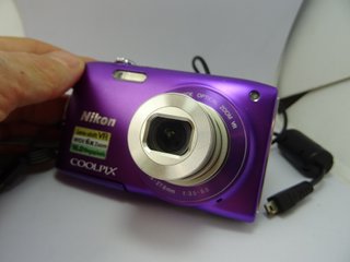 Cámara Nikon Coolpix S3300 16MP - Como Nueva