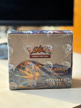 Caja 36 Sobres Pokémon Hidden Fates