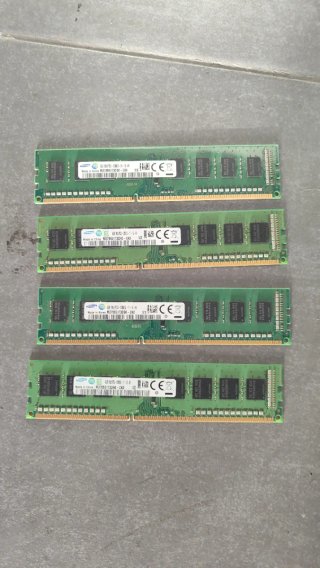 4 módulos RAM Samsung DDR3 4GB 1600MHz