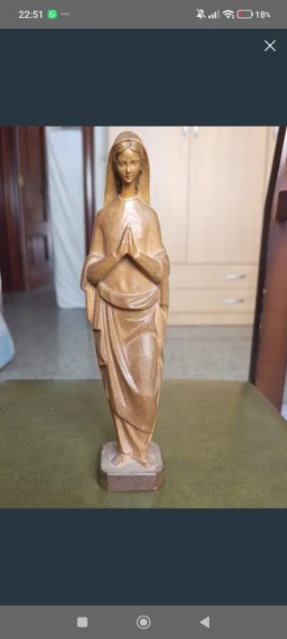 Figura de Virgen Tallada en Madera