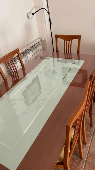 Conjunto de Mesa y 6 Sillas de Madera
