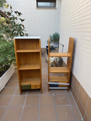 Estanterías de roble con cajones