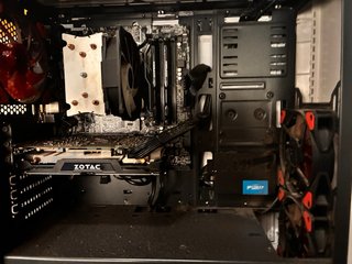 Torre PC Zotac Negra y Roja