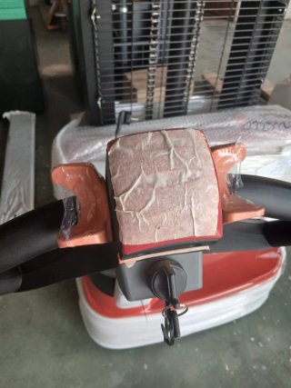Apilador Eléctrico 1200KG.